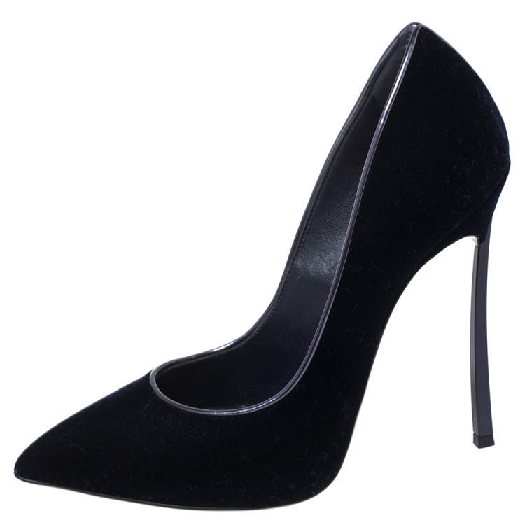 مملوكة مسبقًا Casadei Blue Velvet Blade Pointed Toe Pumps  Size 36