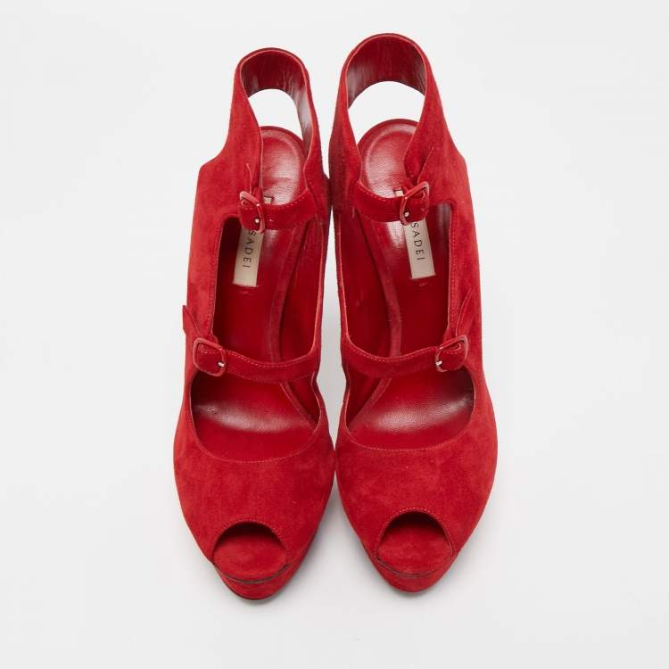 مملوكة مسبقًا Casadei Red Suede Buckle Detail Platform Peep Toe Sandals Size 40