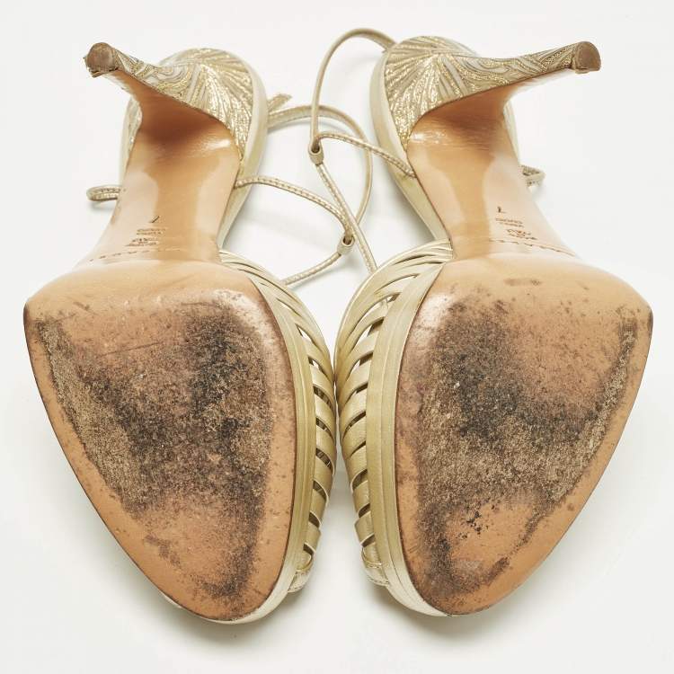 مملوكة مسبقًا Casadei Size 37 Gold Leather Ankle Strap Platform Sandals