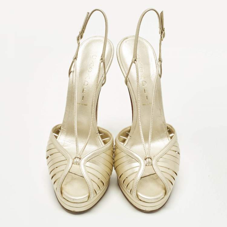 مملوكة مسبقًا Casadei Size 37 Gold Leather Ankle Strap Platform Sandals