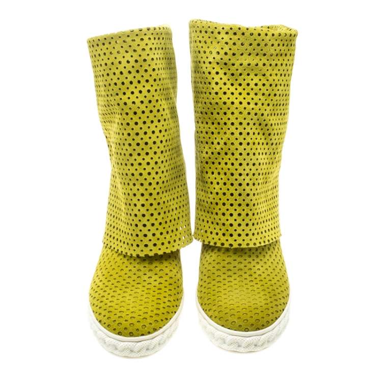 مملوكة مسبقًا Casadei Lime Green Perforated Suede Wedge Boots Size 39