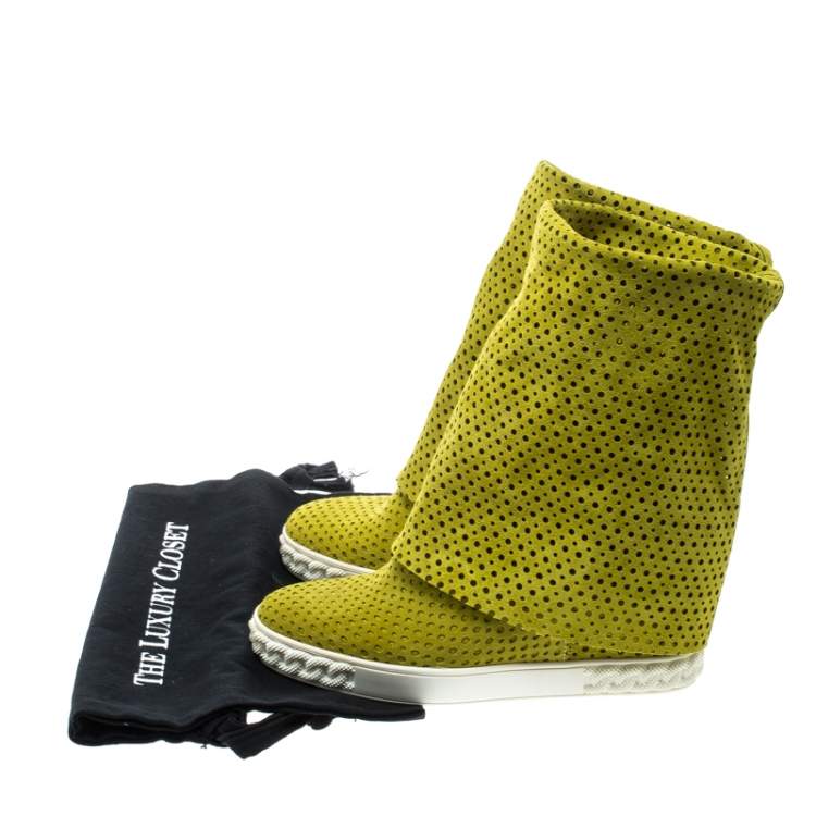 مملوكة مسبقًا Casadei Lime Green Perforated Suede Wedge Boots Size 39