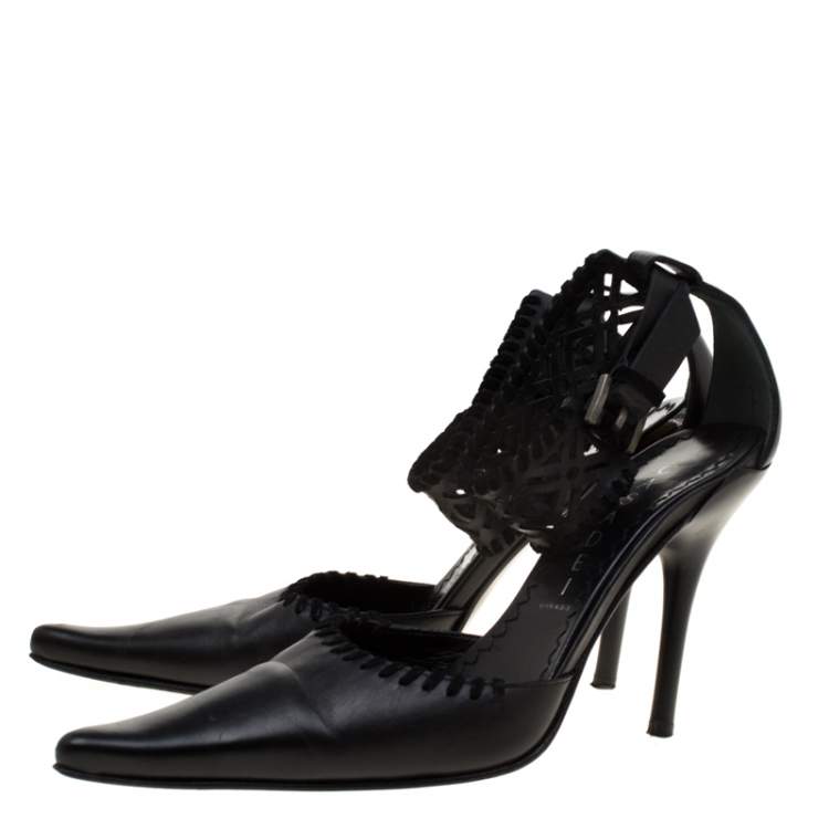 مملوكة مسبقًا Casadei Black Leather Laser Cut Ankle Cuff Pointed Toe Sandal Size 35