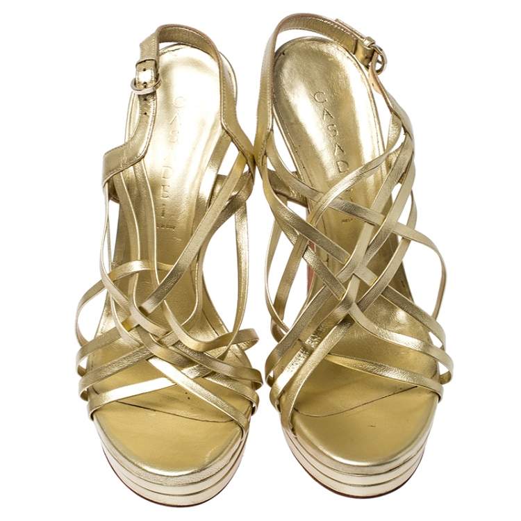 مملوكة مسبقًا Casadei Gold Leather Strappy Platform Sandals Size 39