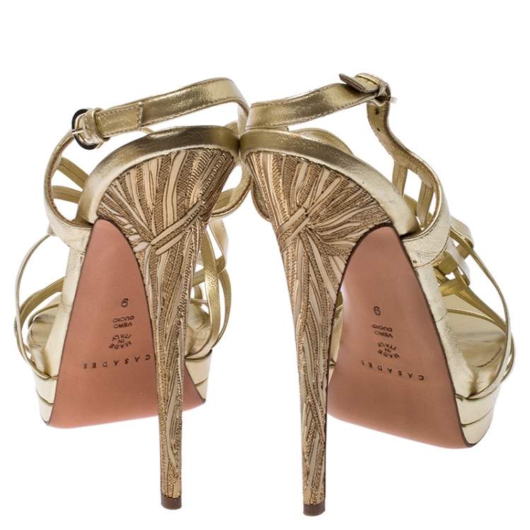 مملوكة مسبقًا Casadei Gold Leather Strappy Platform Sandals Size 39