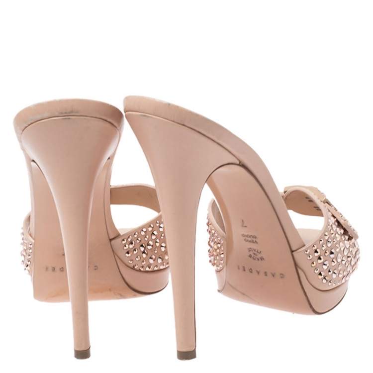 مملوكة مسبقًا Casadei Nude Beige Studded Leather Buckle Sandals Size 37