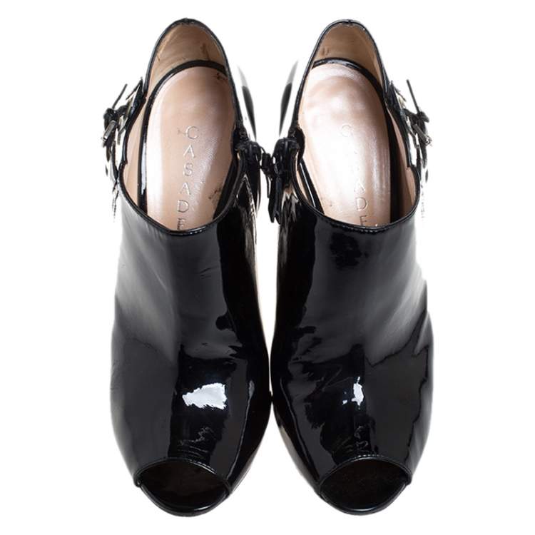 مملوكة مسبقًا Casadei Black Patent Leather Peep Toe Buckle Booties Size 39 