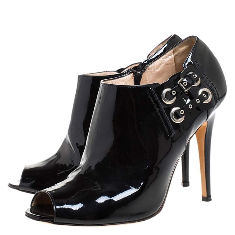 مملوكة مسبقًا Casadei Black Patent Leather Peep Toe Buckle Booties Size 39 