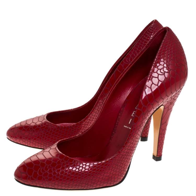 Pre Owned Casadei Red Python Embossed Patent Leather Round Toe Pumps Size 38.5