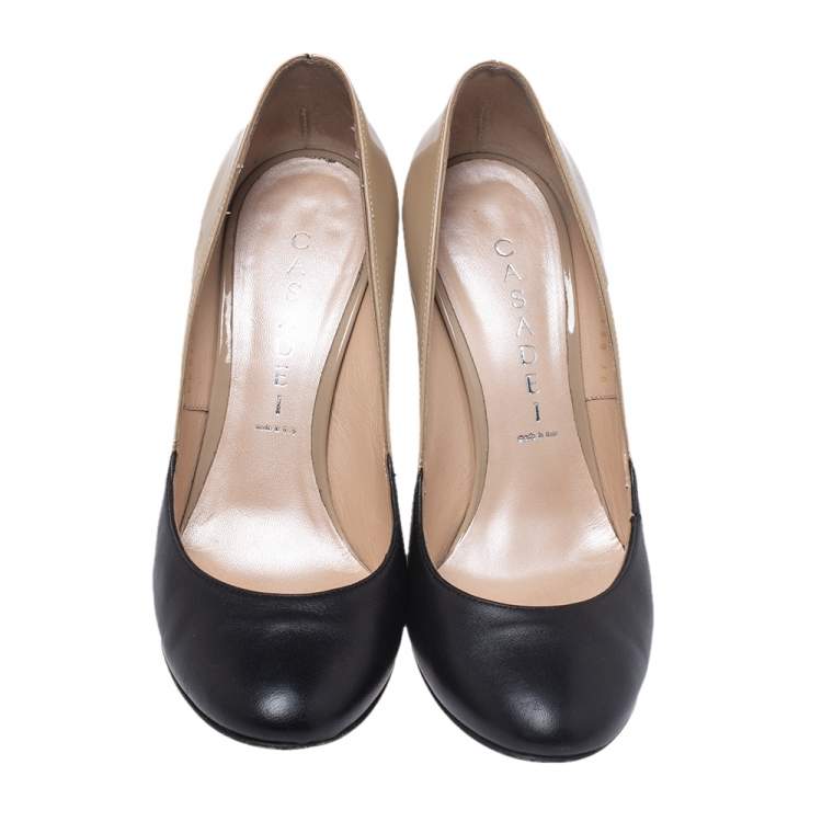 Pre Owned Casadei Beige/Black Patent And Leather Chain Motif Heel Round Toe Pumps Size 36
