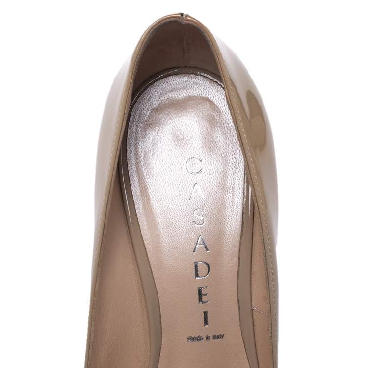 Pre Owned Casadei Beige/Black Patent And Leather Chain Motif Heel Round Toe Pumps Size 36