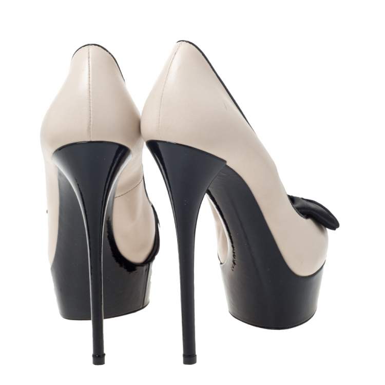 Pre Owned Casadei Black/Cream Patent And Leather Bow Platform Pumps Size 38 
