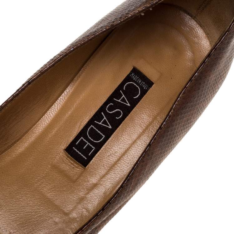 Pre Owned Casadei Brown Embossed Leather And Black Patent Cap Toe Pumps Size 38