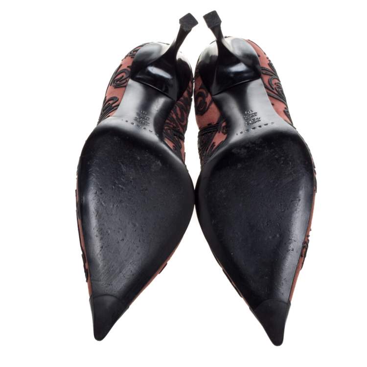 مملوكة مسبقًا Casadei Brick Red Alcantara Laser Cut Rubber Detail Ankle Boots Size 40