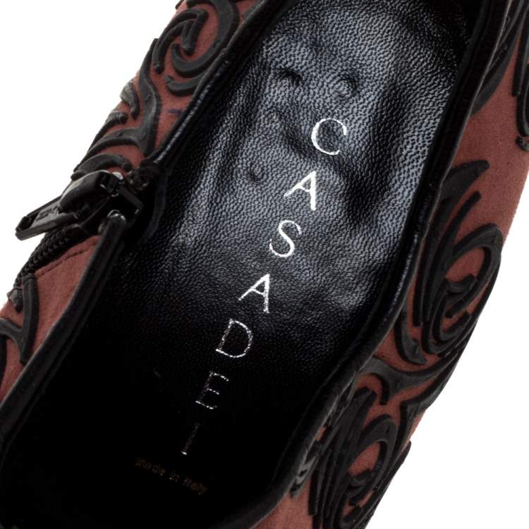 مملوكة مسبقًا Casadei Brick Red Alcantara Laser Cut Rubber Detail Ankle Boots Size 40