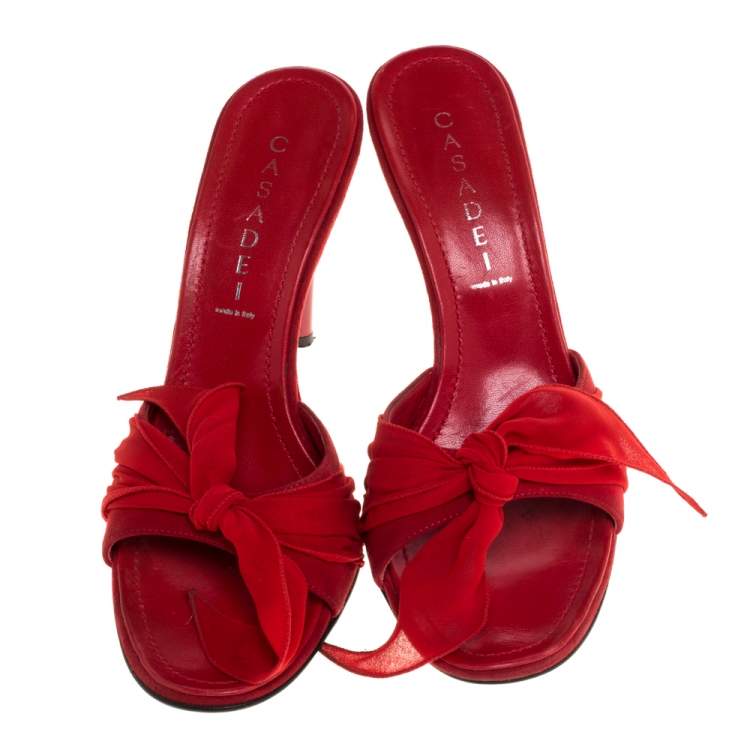 مملوكة مسبقًا Casadei Red Suede And Chiffon Fabric Knot Detail Slide Sandals Size 38.5