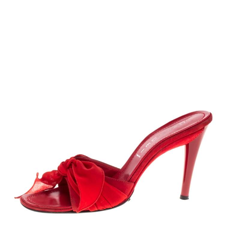 مملوكة مسبقًا Casadei Red Suede And Chiffon Fabric Knot Detail Slide Sandals Size 38.5