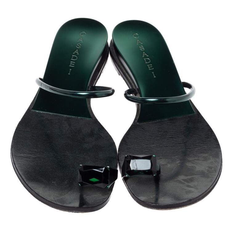 مملوكة مسبقًا Casadei Metallic Green Patent Crystal Toe Ring Sandals Size 39