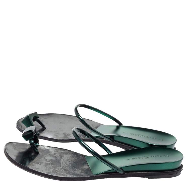 مملوكة مسبقًا Casadei Metallic Green Patent Crystal Toe Ring Sandals Size 39