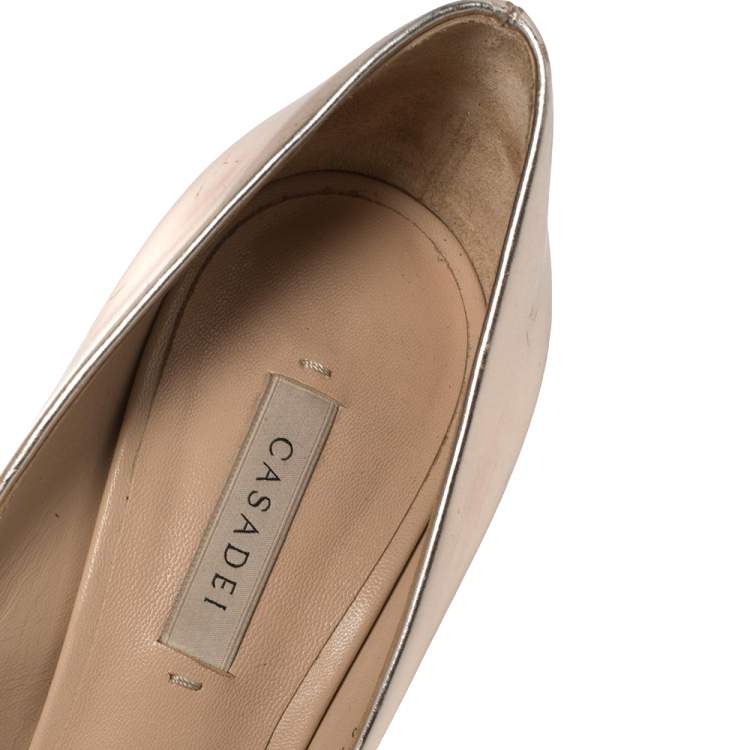 مملوكة مسبقًا Casadei Rose Gold Foil Leather Pointed Toe Pumps Size 40