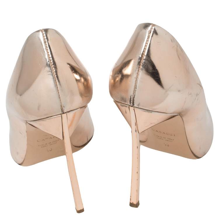مملوكة مسبقًا Casadei Rose Gold Foil Leather Pointed Toe Pumps Size 40
