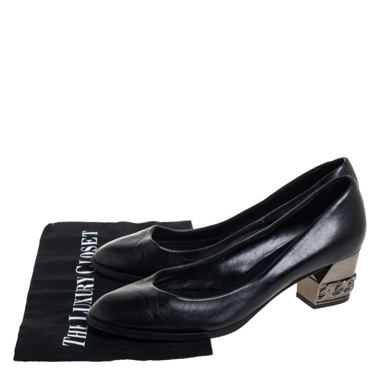 Pre Owned Casadei Black Leather Chain Embellished Block Heel  Pumps Size 40
