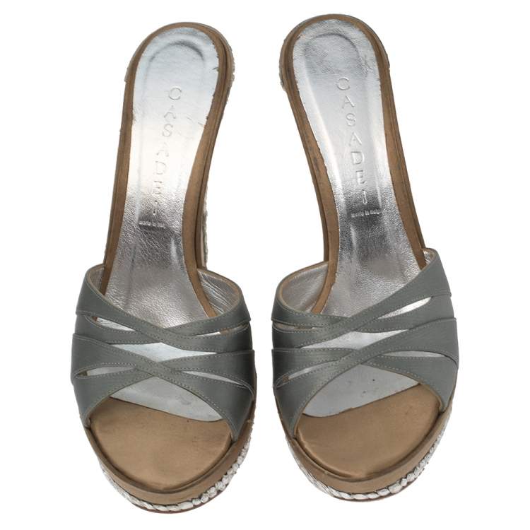 مملوكة مسبقًا Casadei Grey Satin Crystal Embellished Platform Open Toe Slide Sandals Size 40