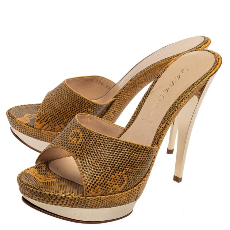 مملوكة مسبقًا Casadei Yellow/Brown Lizard Embossed Leather Sandals Size 40
