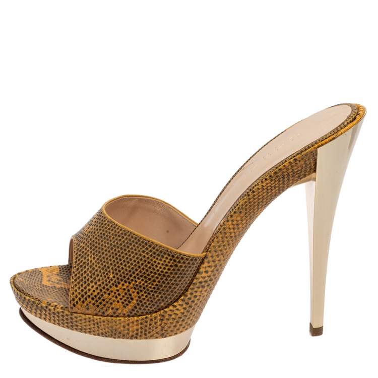مملوكة مسبقًا Casadei Yellow/Brown Lizard Embossed Leather Sandals Size 40