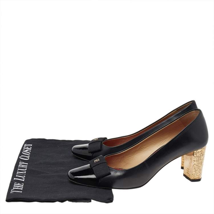 Pre Owned CH Carolina Herrera  Black Patent And Leather Bow Pumps Size 39