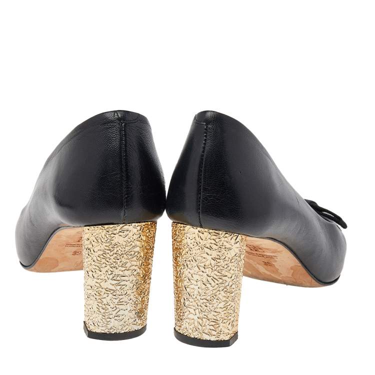 Pre Owned CH Carolina Herrera  Black Patent And Leather Bow Pumps Size 39