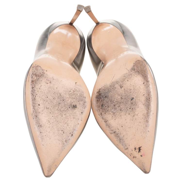 مملوكة مسبقًا Casadei Silver Leather Blade Pointed Toe Pumps Size 37