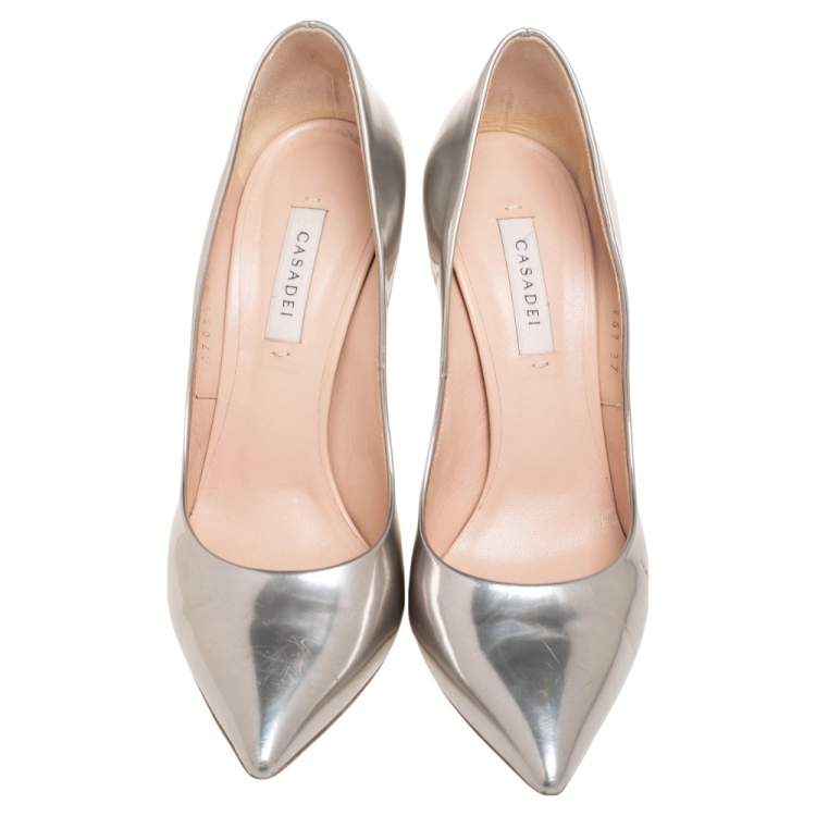 مملوكة مسبقًا Casadei Silver Leather Blade Pointed Toe Pumps Size 37