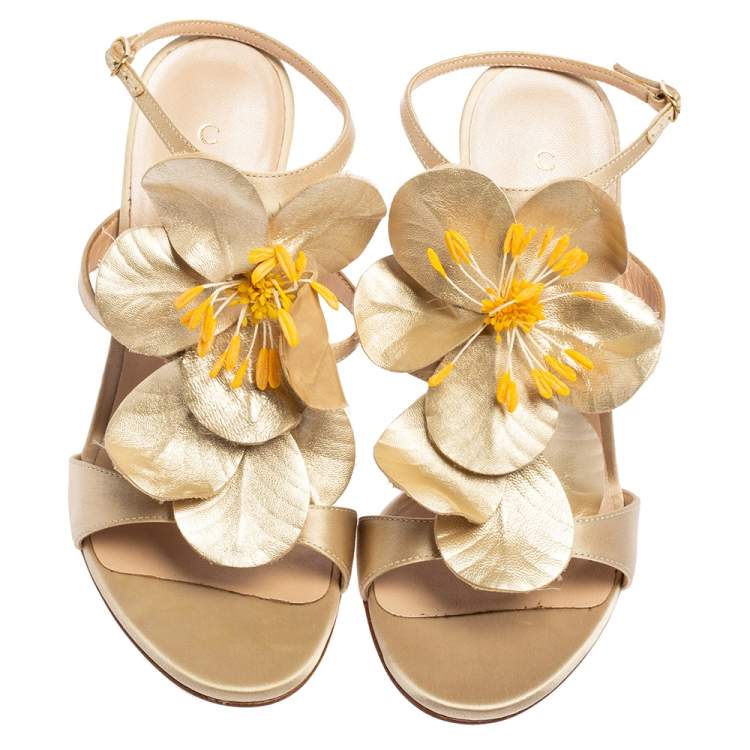 مملوكة مسبقًا Casadei Light Gold Satin And Leather Floral Applique Ankle Strap Sandals 37