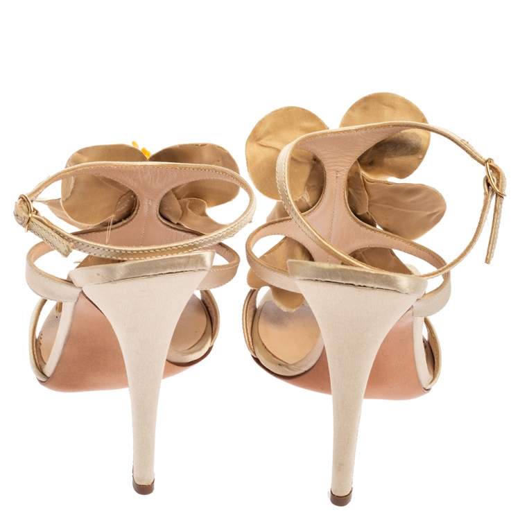 مملوكة مسبقًا Casadei Light Gold Satin And Leather Floral Applique Ankle Strap Sandals 37