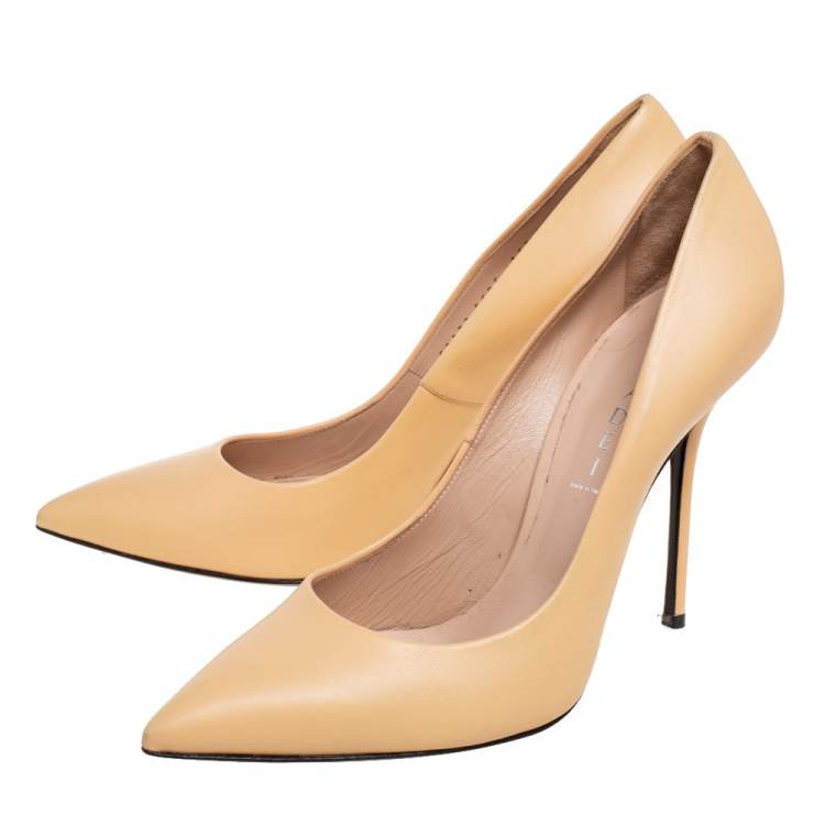 مملوكة مسبقًا Casadei Beige Leather Pointed Toe Pumps Size 41