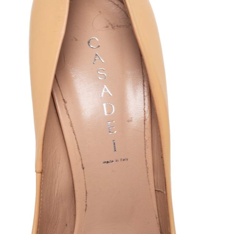 مملوكة مسبقًا Casadei Beige Leather Pointed Toe Pumps Size 41