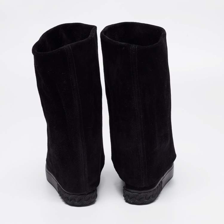 مملوكة مسبقًا Casadei Black Suede Embellished Metal Cap Toe Fold-Over Wedge Boots Size 40