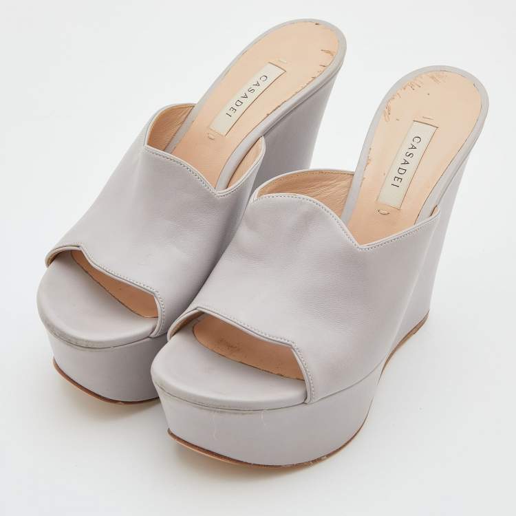مملوكة مسبقًا Casadei Grey Leather Platform Wedge Slide Sandals Size 38.5