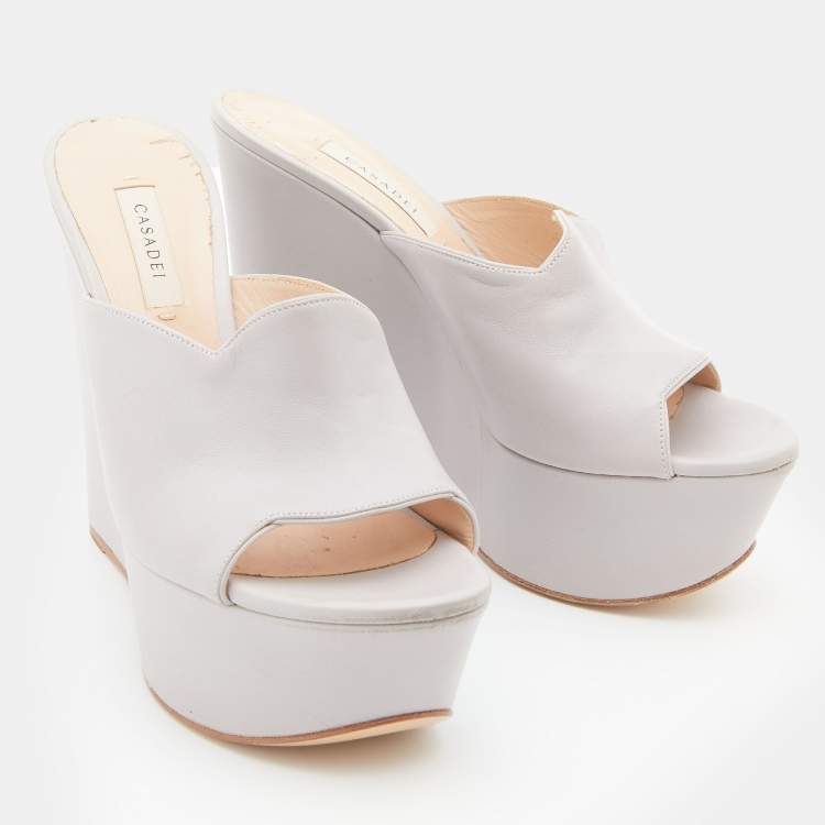 مملوكة مسبقًا Casadei Grey Leather Platform Wedge Slide Sandals Size 38.5