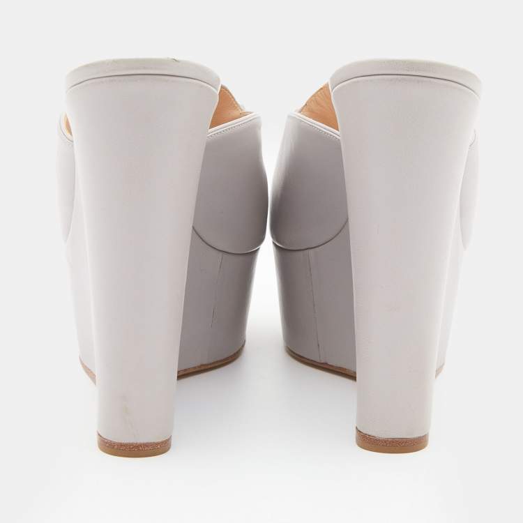 مملوكة مسبقًا Casadei Grey Leather Platform Wedge Slide Sandals Size 38.5