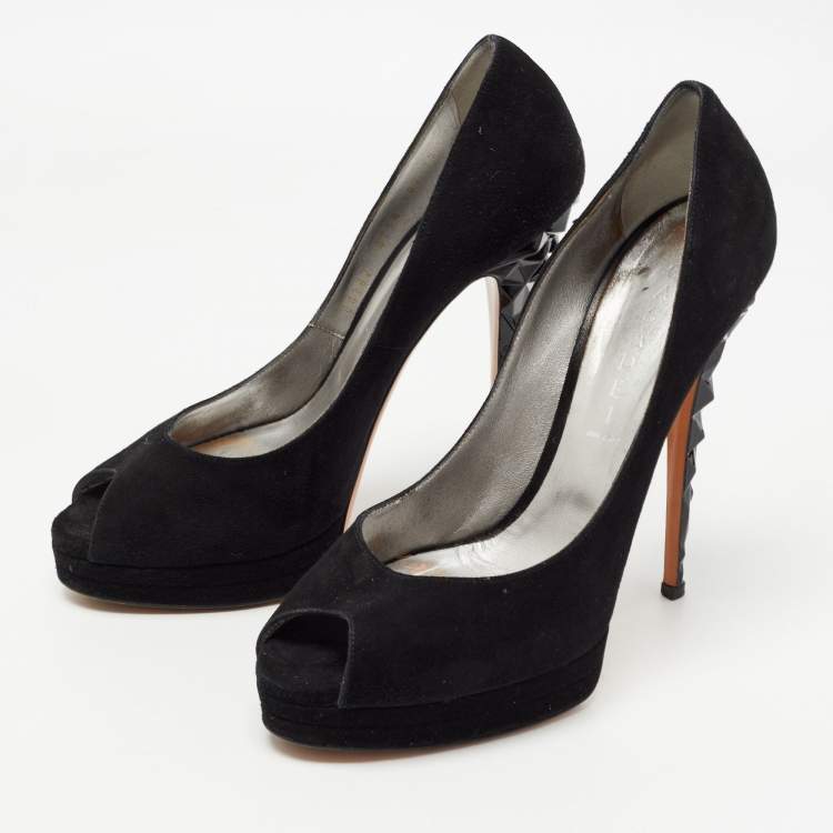 مملوكة مسبقًا Casadei Black Suede Peep Toe Platform Pumps Size 39