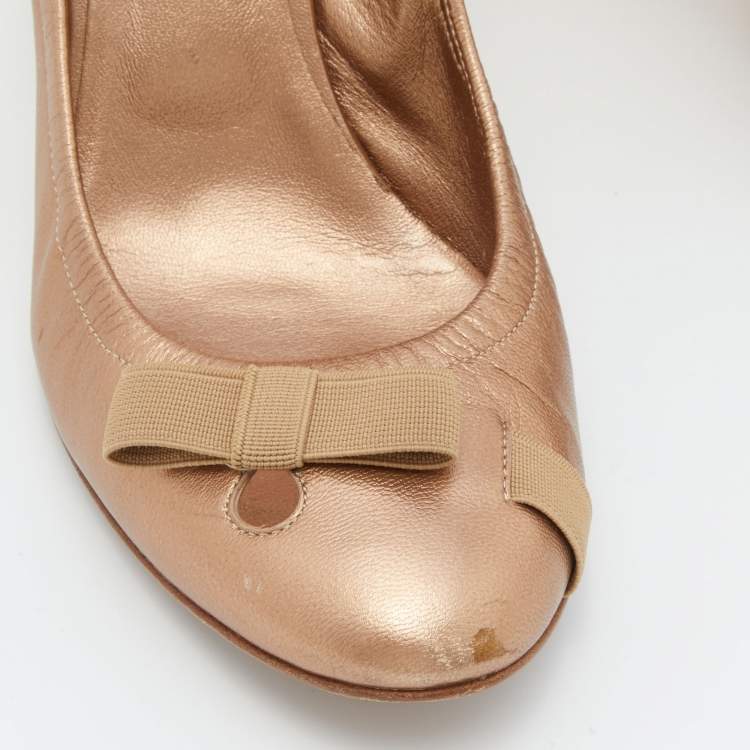 Pre Owned Casadei Metallic Leather Bow Pumps Size 38.5