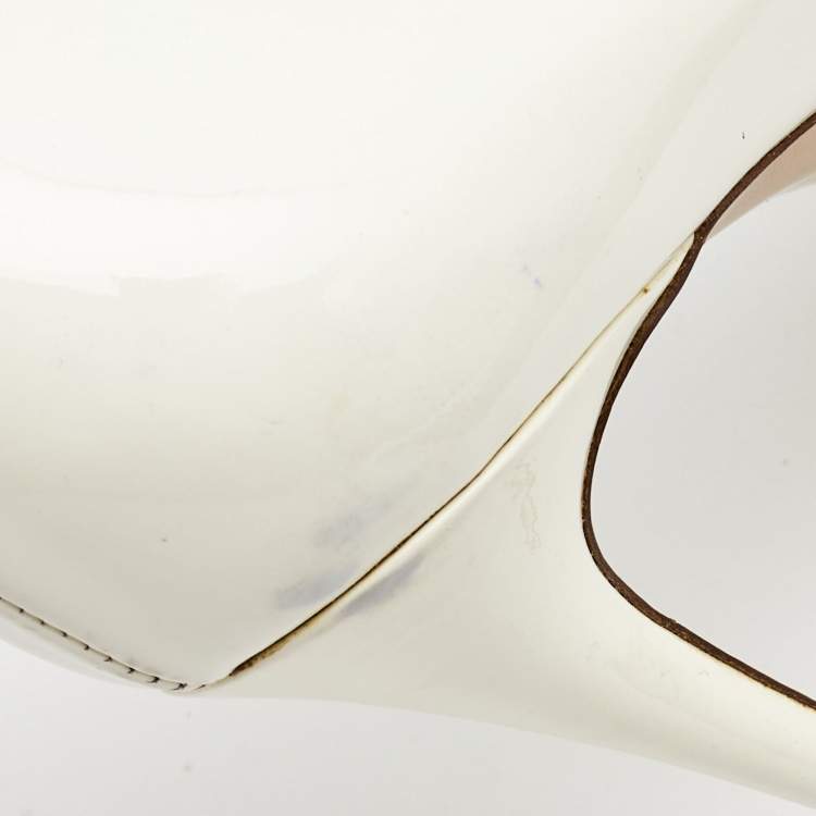 مملوكة مسبقًا Casadei White Patent Leather Peep Toe Pumps Size 40