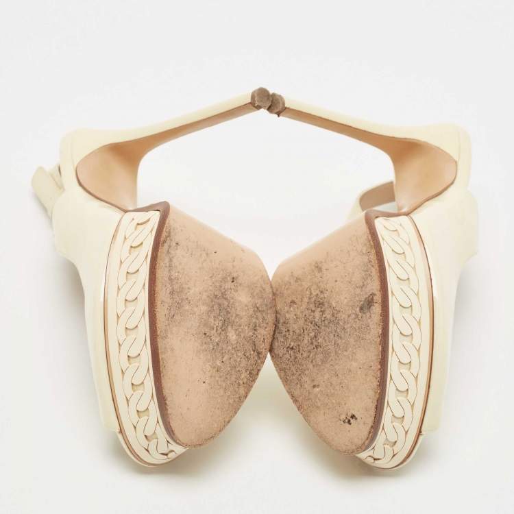 مملوكة مسبقًا Casadei Cream Patent Buckle Strap Pumps Size 39