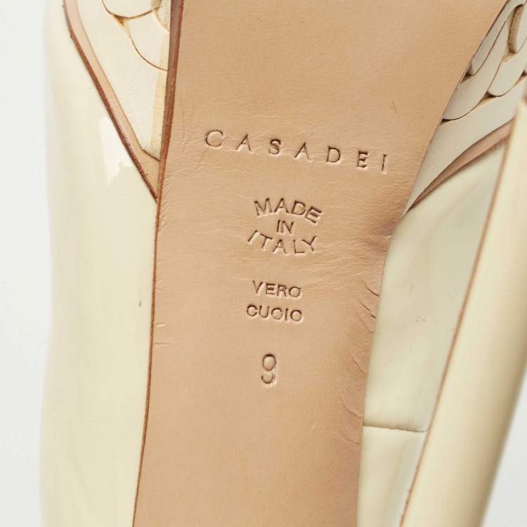 مملوكة مسبقًا Casadei Cream Patent Buckle Strap Pumps Size 39