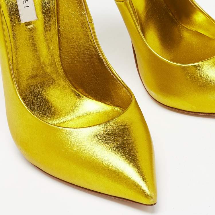 Pre Owned Casadei Metallic Gold Leather Pointed Toe Pumps  Size 39