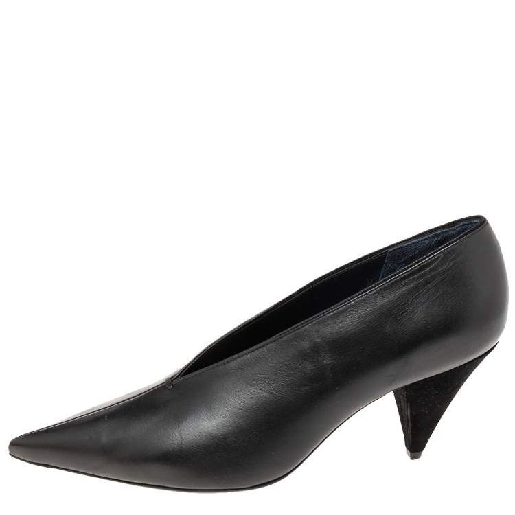 Pre Owned Celine Black Leather V Neck Pointed-Toe Pumps Size 38.5 