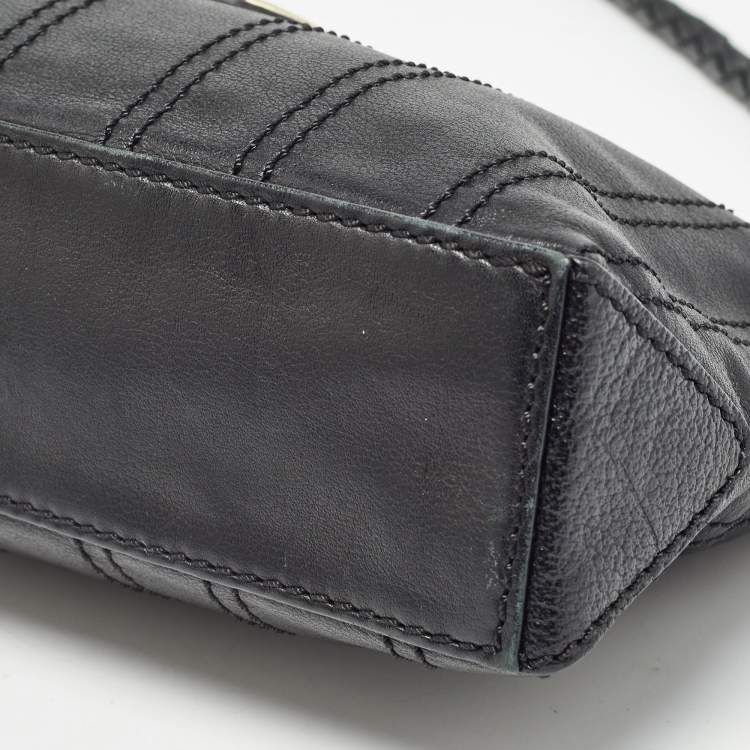 مملوكة مسبقًا Celine Black Leather Carriage Plate Pochette Bag