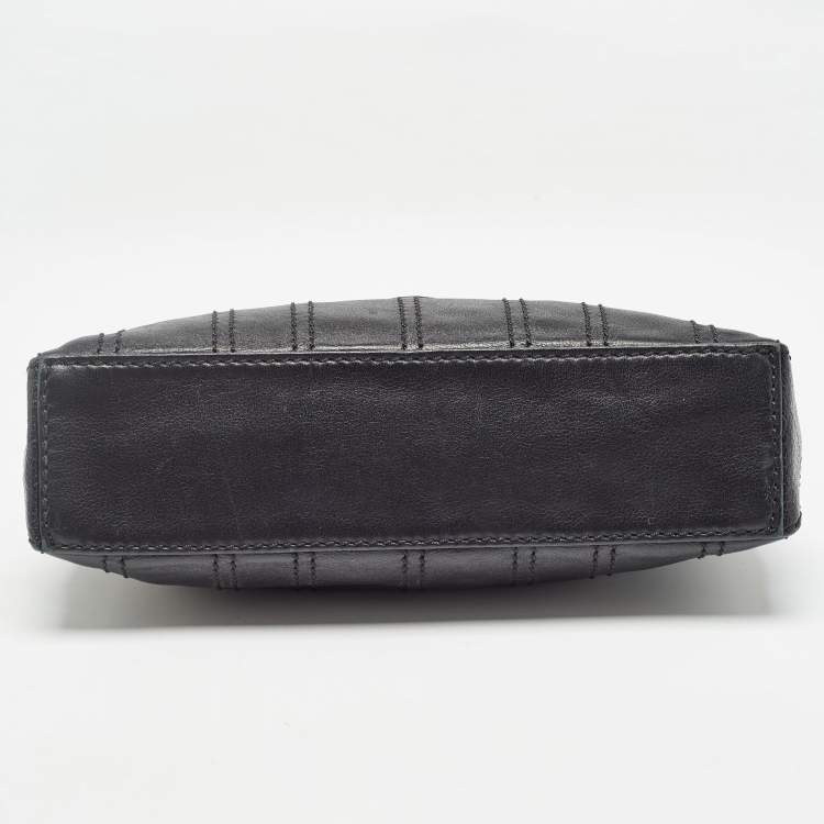 مملوكة مسبقًا Celine Black Leather Carriage Plate Pochette Bag